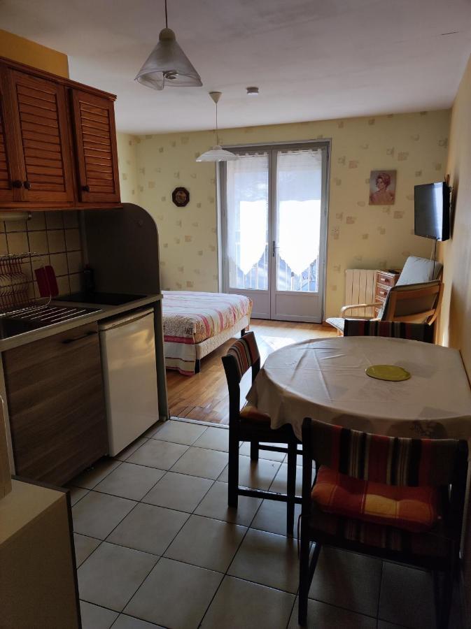 Residence L'Alexandra 2 Etoiles Бурбон-ле-Ба Екстериор снимка