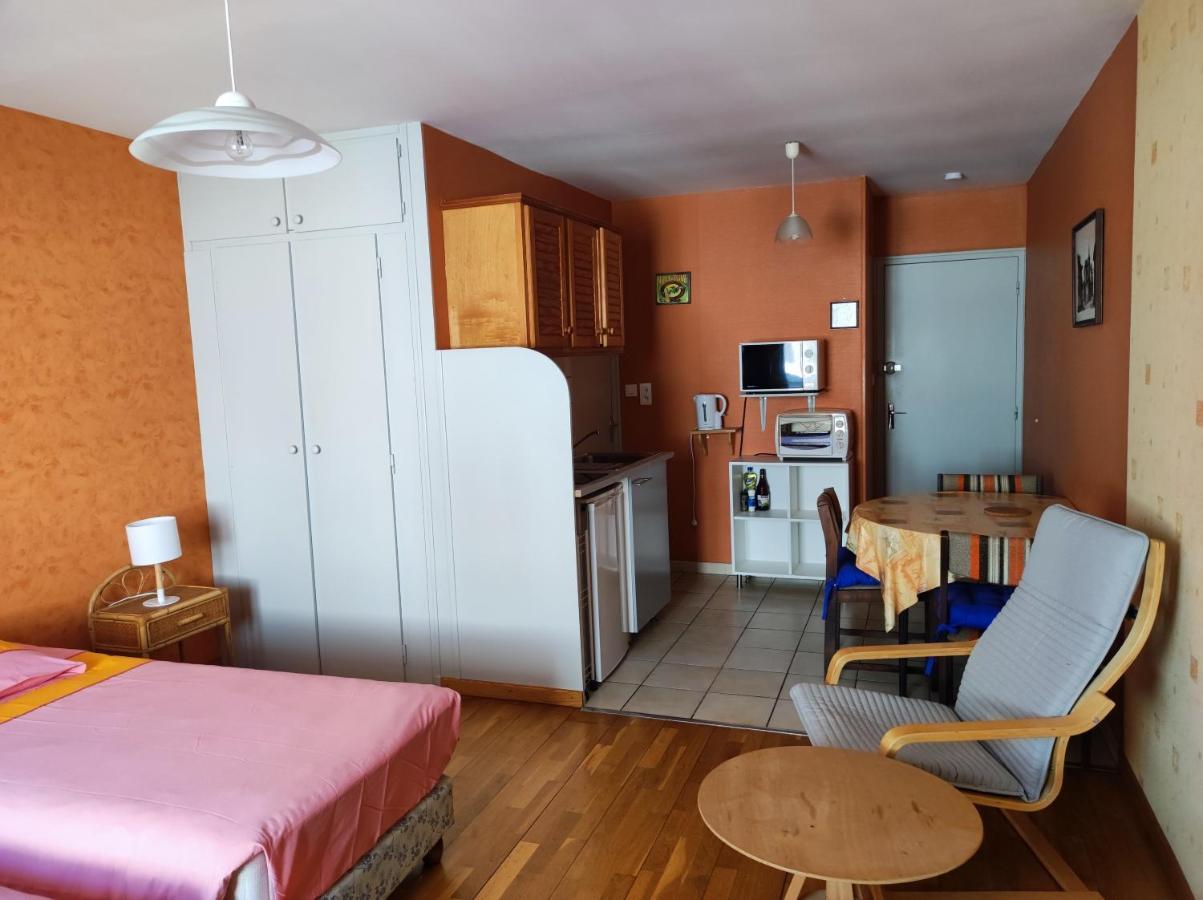 Residence L'Alexandra 2 Etoiles Бурбон-ле-Ба Екстериор снимка